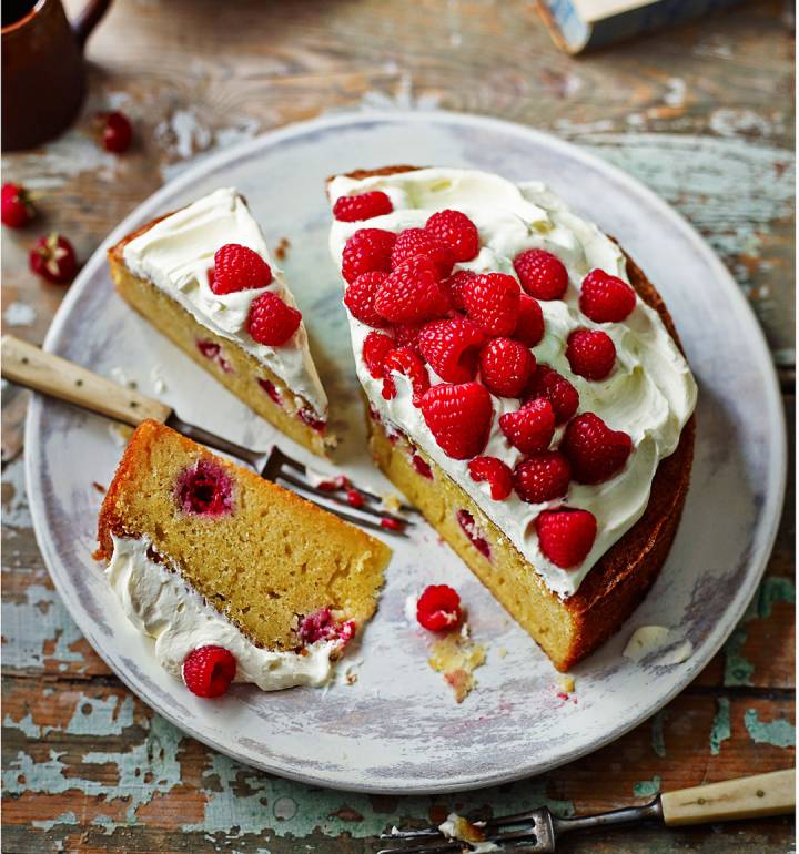 Raspberry Sauternes cake with Chantilly cream