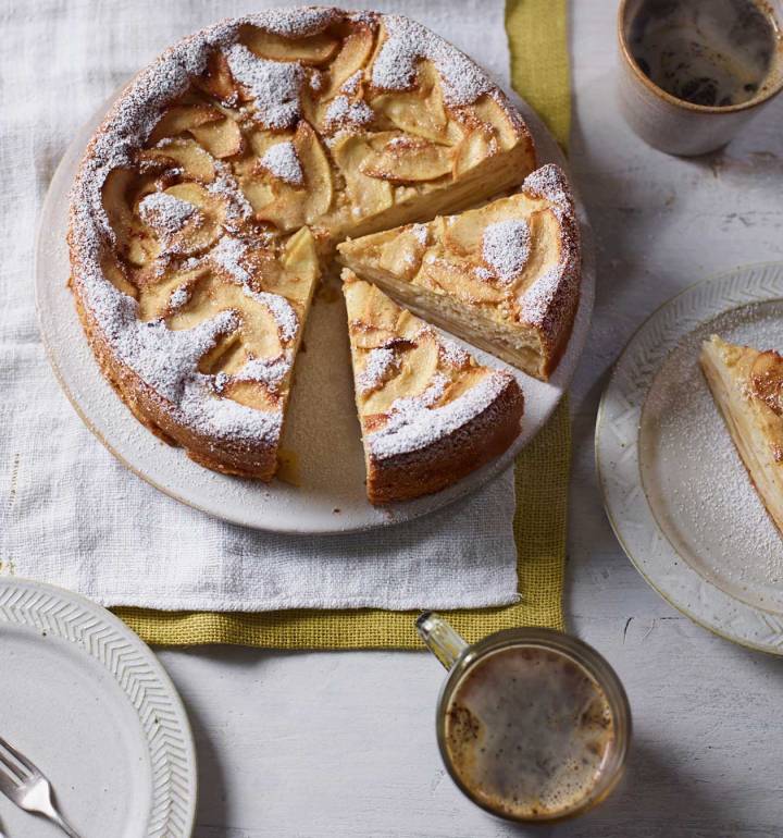 Apple cloud cake