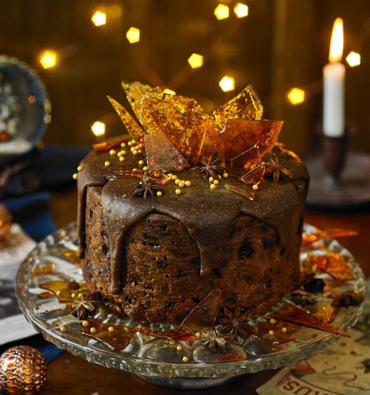 Caramel fudge Christmas cake decoration | Sainsbury`s Magazine