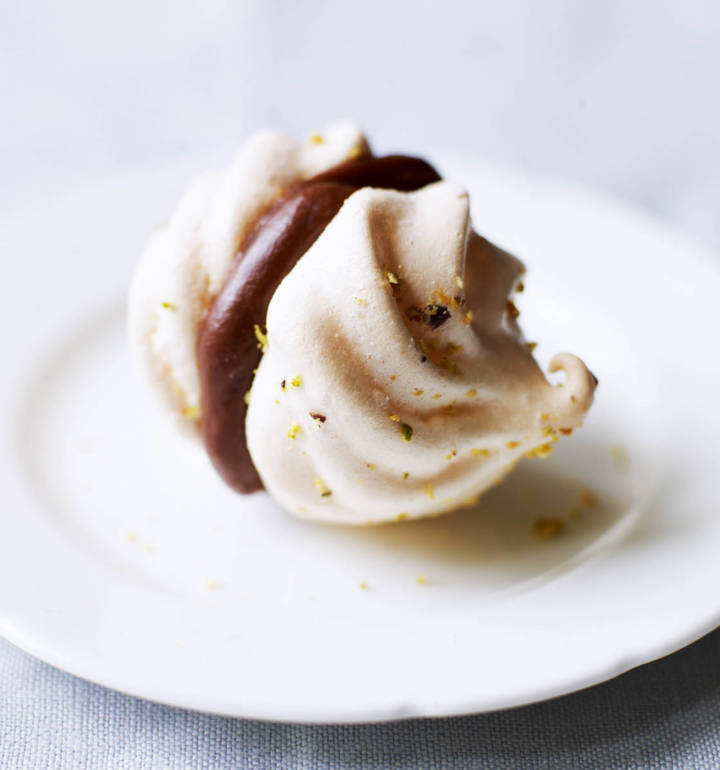 Pistachio meringue kisses