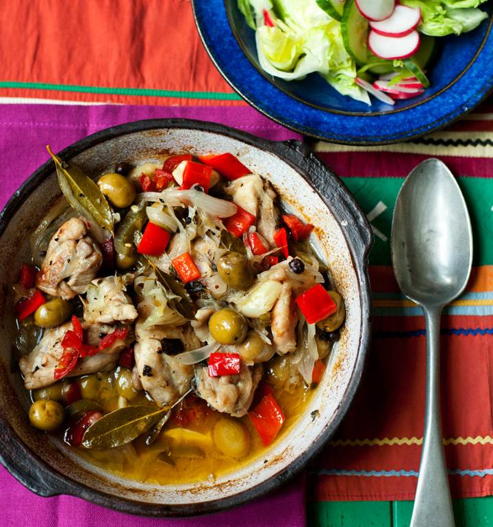Baked chicken with olives and jalapeños