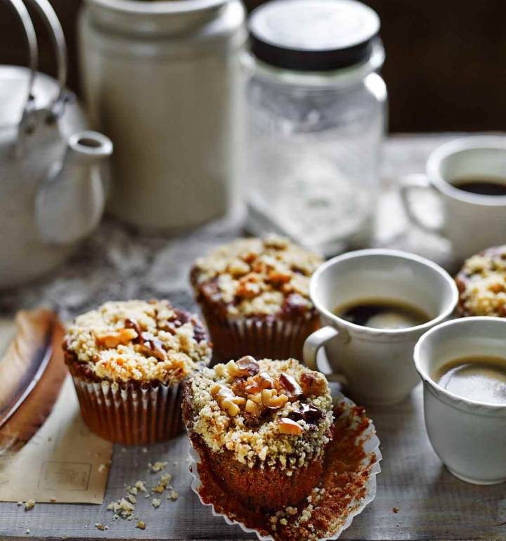 Mocha walnut crumble cupcakes