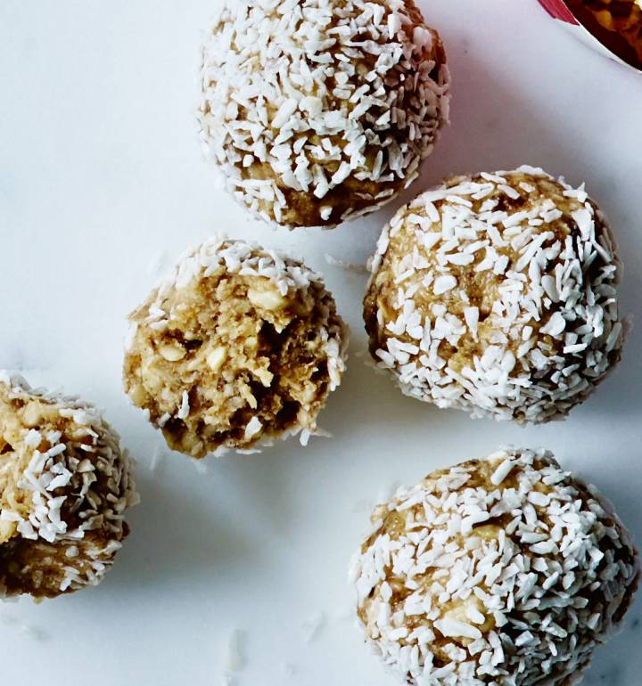 Cashew-date energy balls