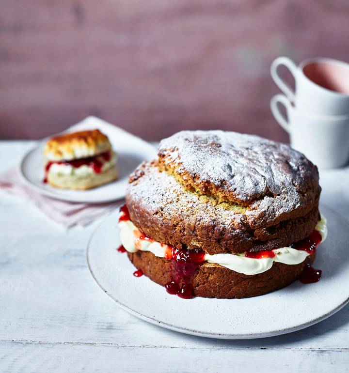 Giant scone cake