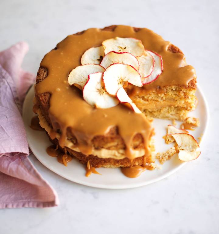 Caramel apple cake