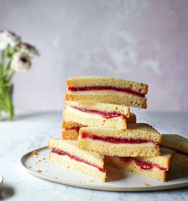 'Jam sandwiches' cake
