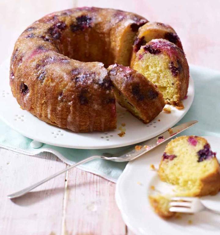 Lime and blueberry ring drizzle cake