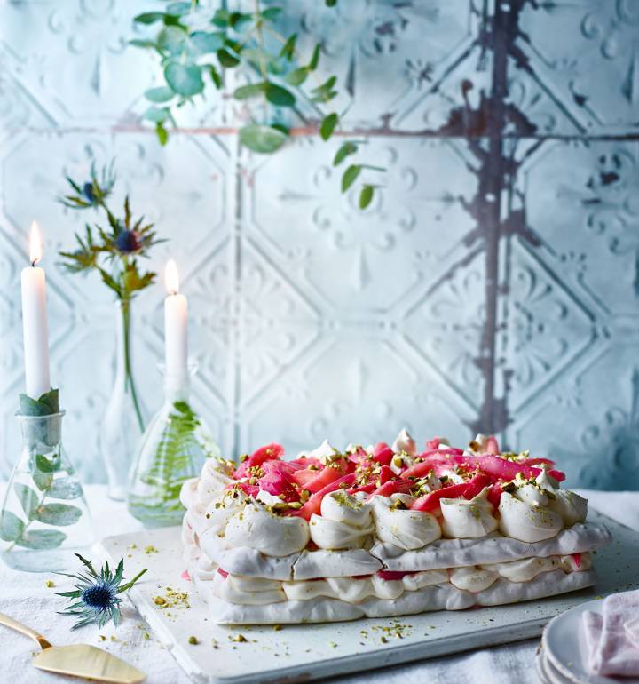 Pistachio and rhubarb meringue cake
