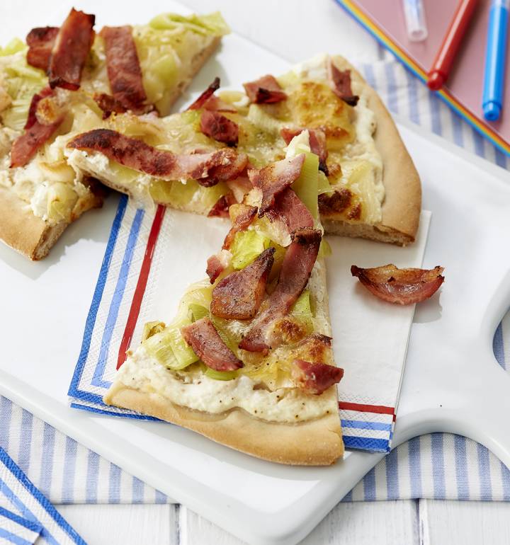 Bacon, leek and mozzarella pizza