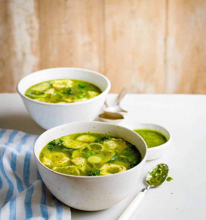 Veggie pesto tortelloni broth