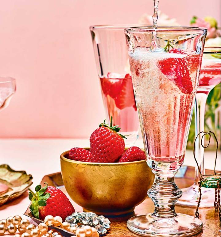 Strawberry and thyme sparkler