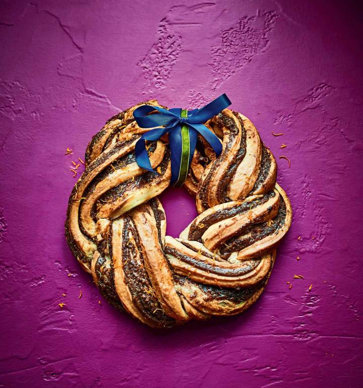 Figgy pudding babka wreath