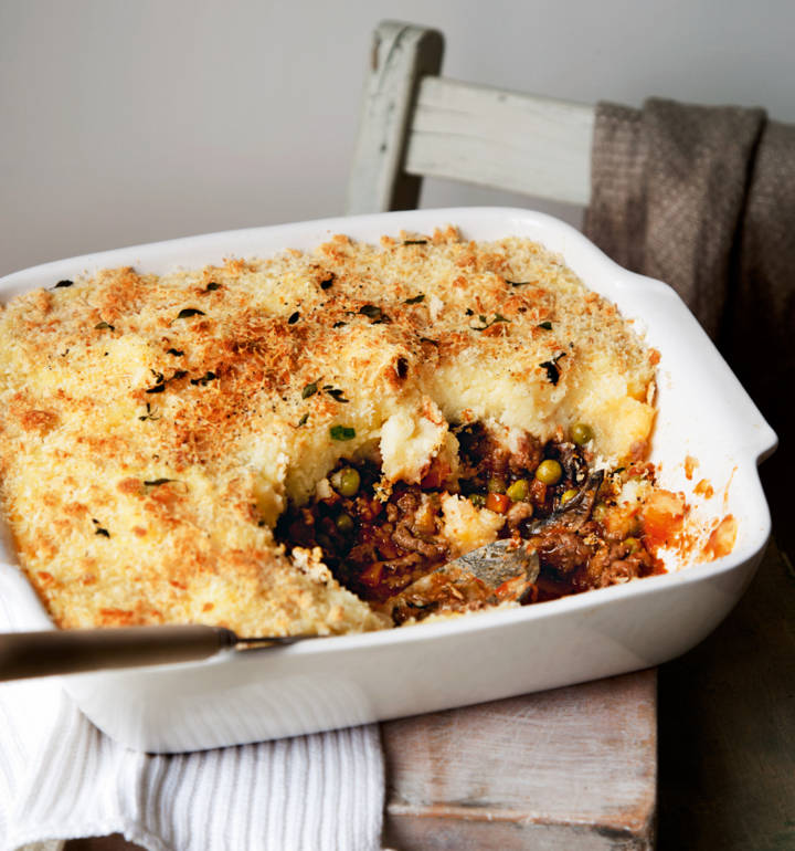 Cottage pie with cheesy onion mash