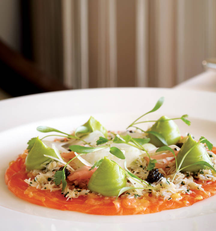 Smoked salmon with fennel and avocado cream