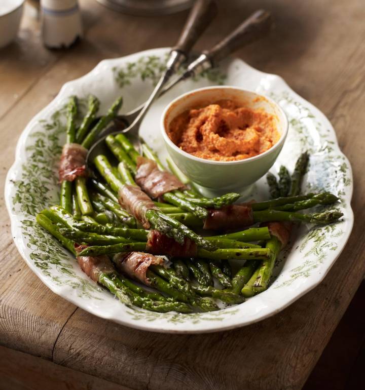 Grilled asparagus with serrano ham & romesco sauce