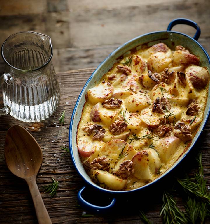Cheesy turnip and walnut gratin