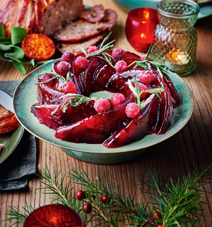 Spiced cranberry crown