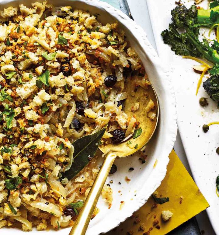 Caramelised onions with sourdough crumbs