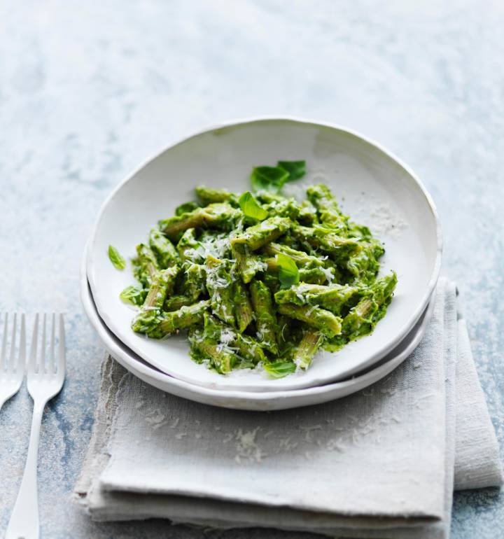 Wholewheat pasta with lemon avocado sauce