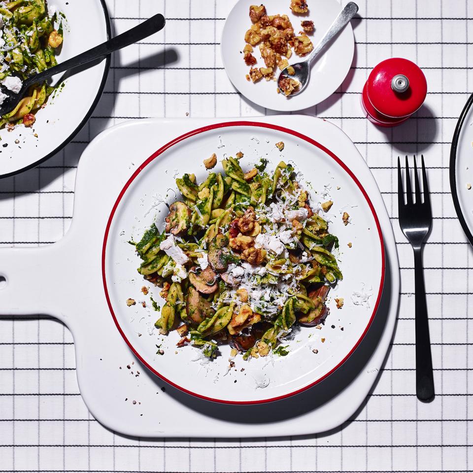 Fusilli with spinach, mushrooms and goats’ cheese