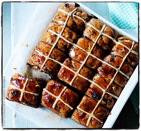 chocolate-hot-cross-buns-in-tray.jpg