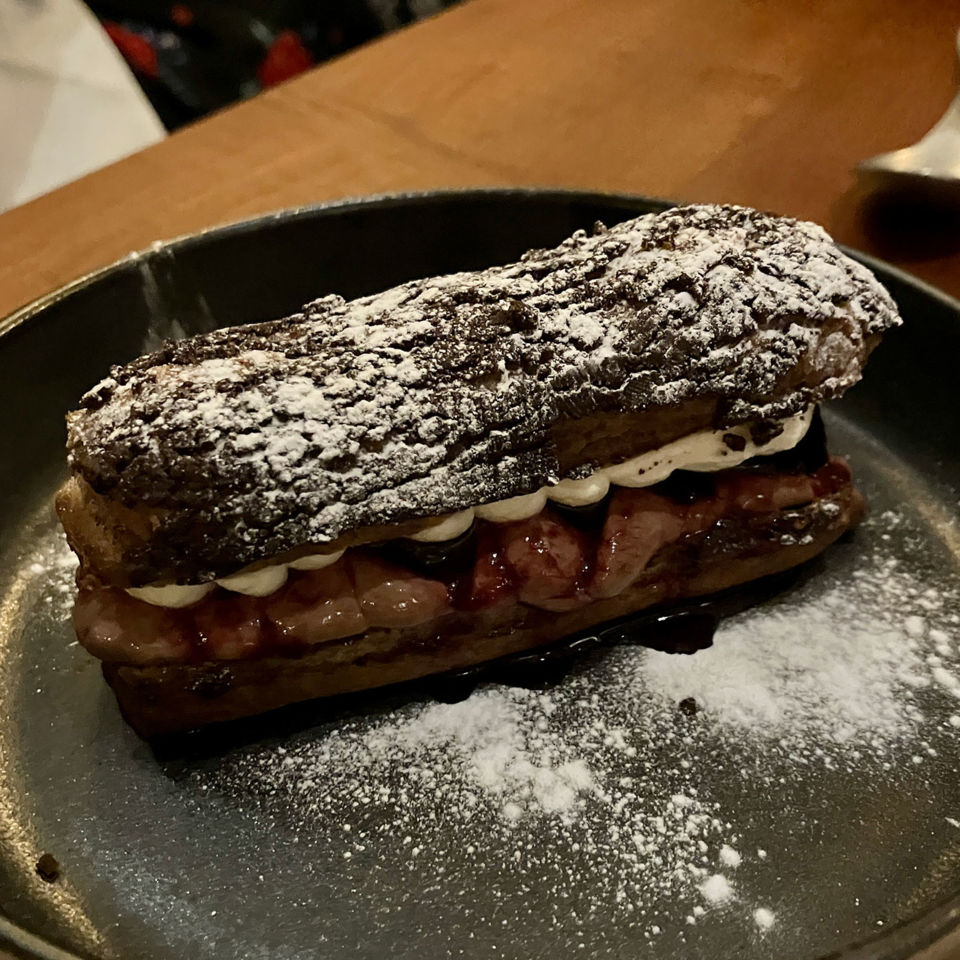 Chocolate éclair