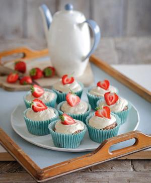 Strawbs_cream_cupcakes_560x730_80ec1b0ed665967cd3fe418c1f5d4a99.jpg