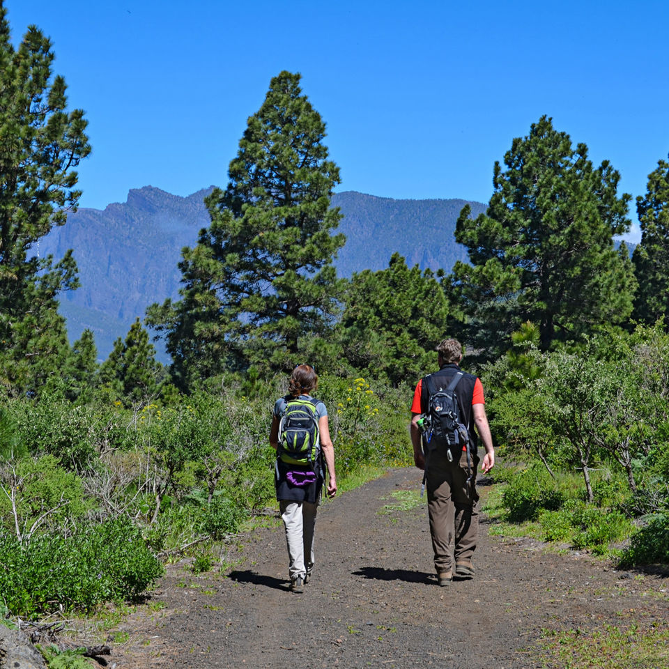 Andy-and-James,-Los-Llanos-de-Aridane-route,-La-Palma