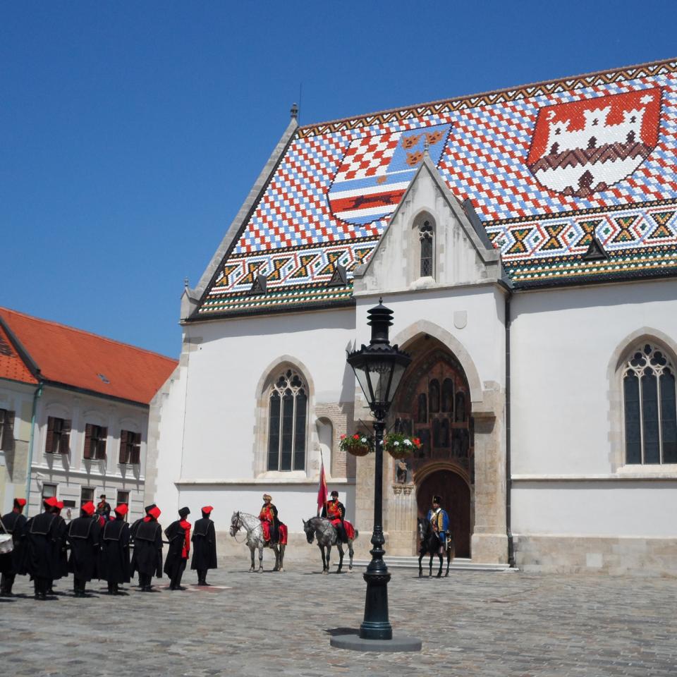 CHANGING-GUARDS-3