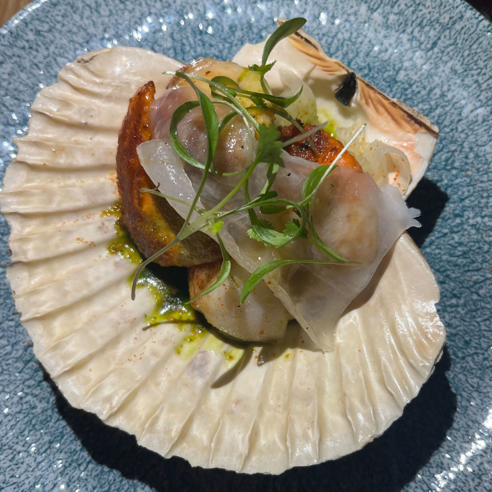 Seared scallops at Sur-Mer