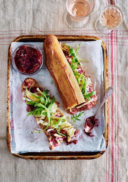 Brie-and-camabert-baguette.jpg