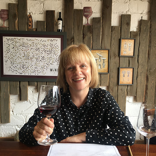 Elaine toasts to Moldova