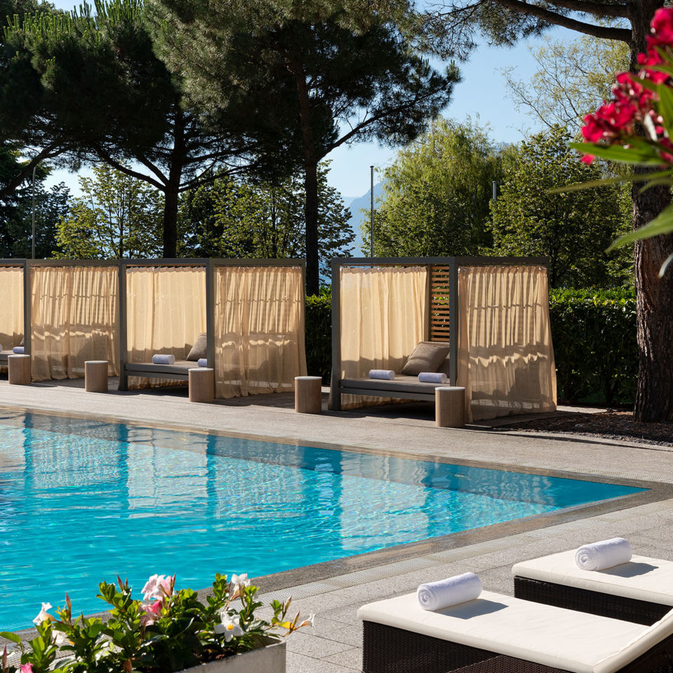 The outdoor pool at Beau-Rivage Palace. Image: FRambert