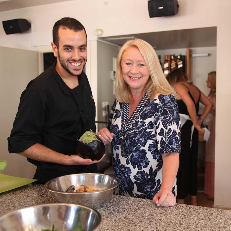 Renateandteacheratcookingschool_7079