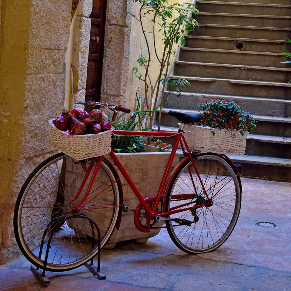 Delivery of the region's famous red onions. Image: Getty