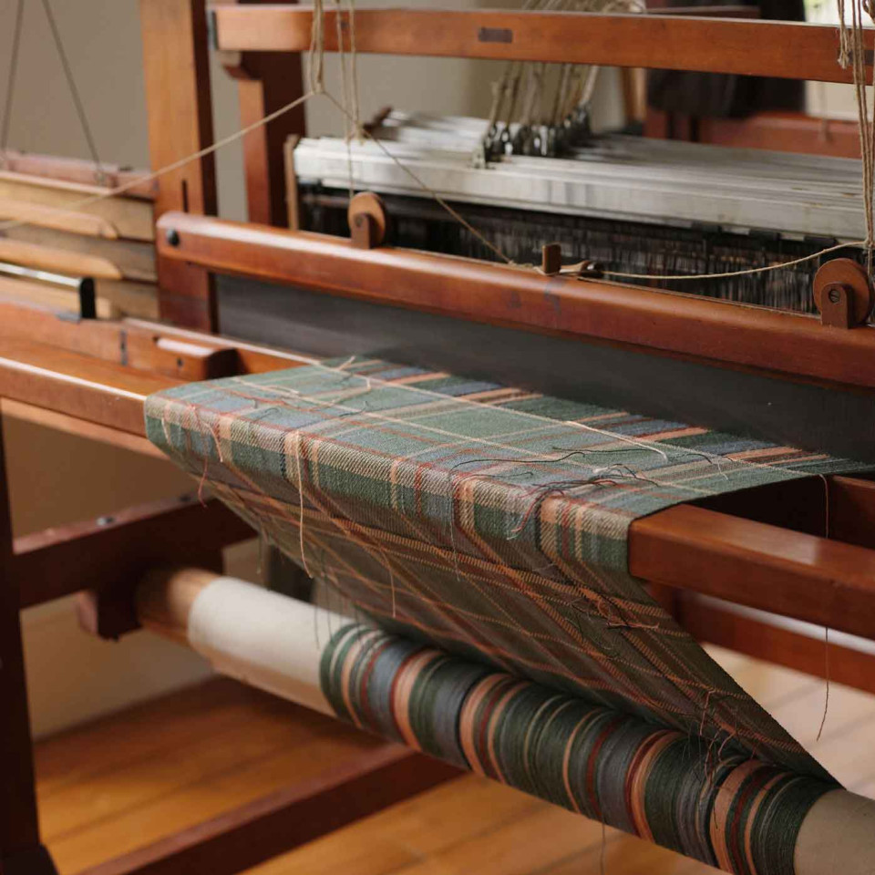 Weaving tartan on heritage looms at Araminta Campbell's atelier © John Hersey