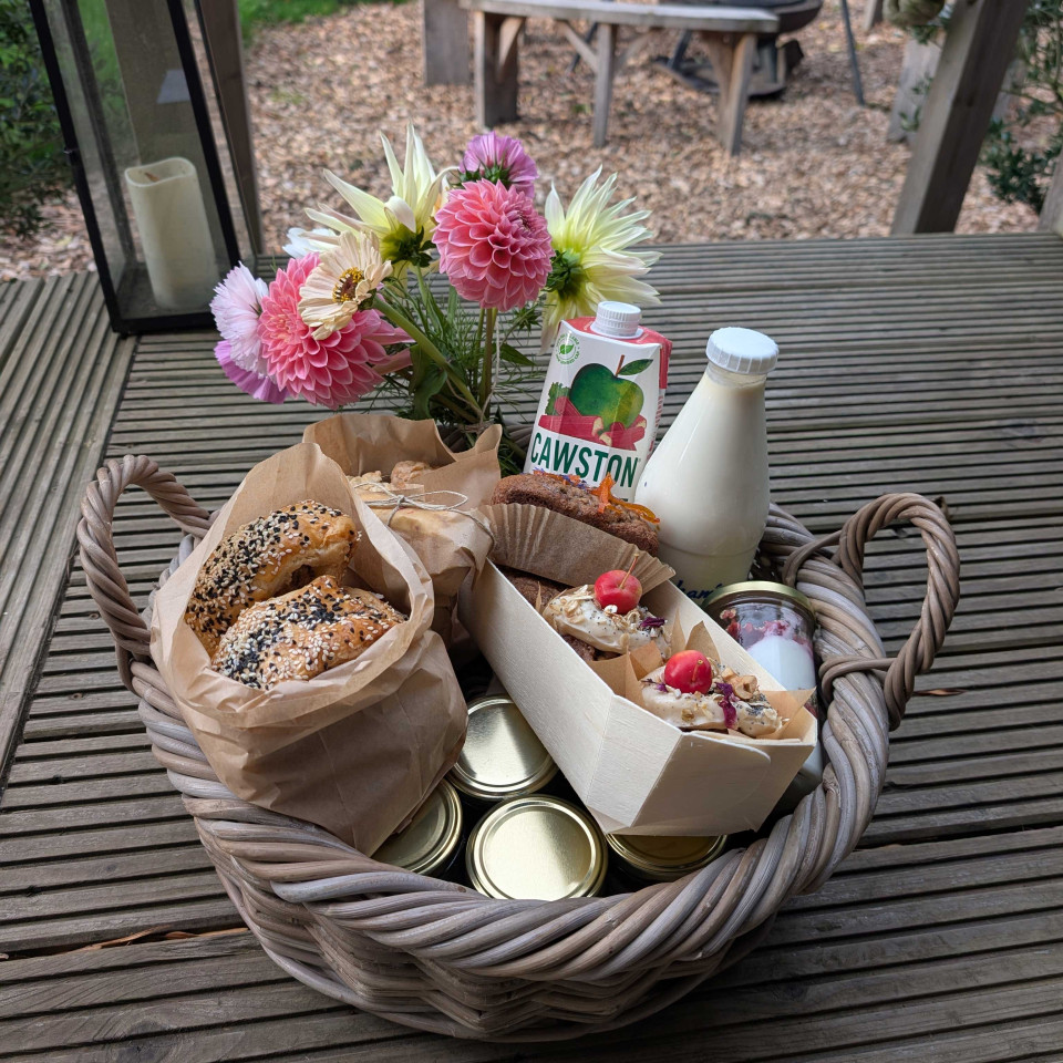 La Fête Fleurie hamper