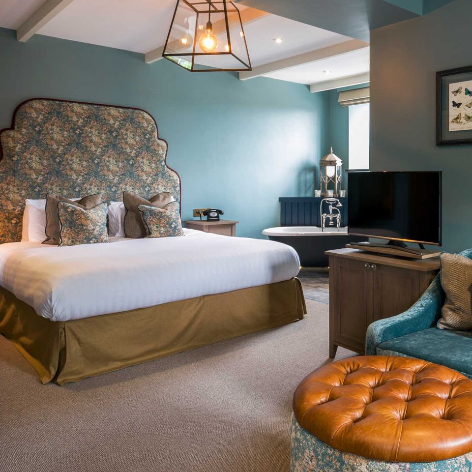 The-Courtyard-at-The-Alverton-Floral-Suite