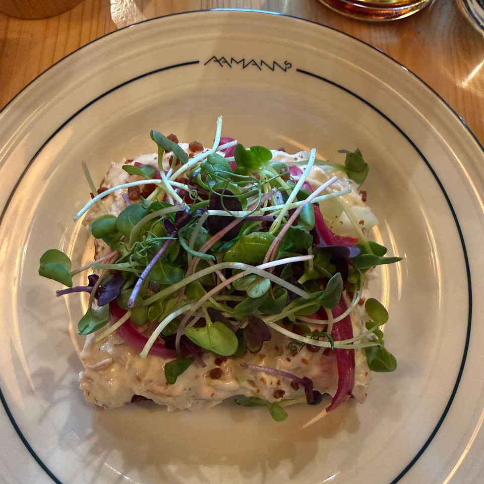 Chicken salad smørrebrød at Aamanns Genbo