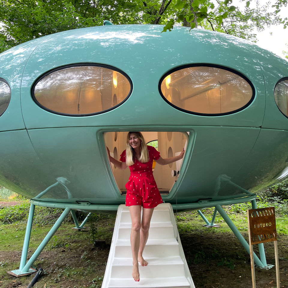 UFO-style Futuro accomocation