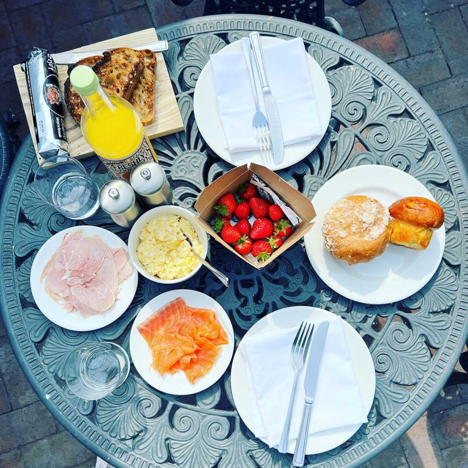 Breakfast in the garden