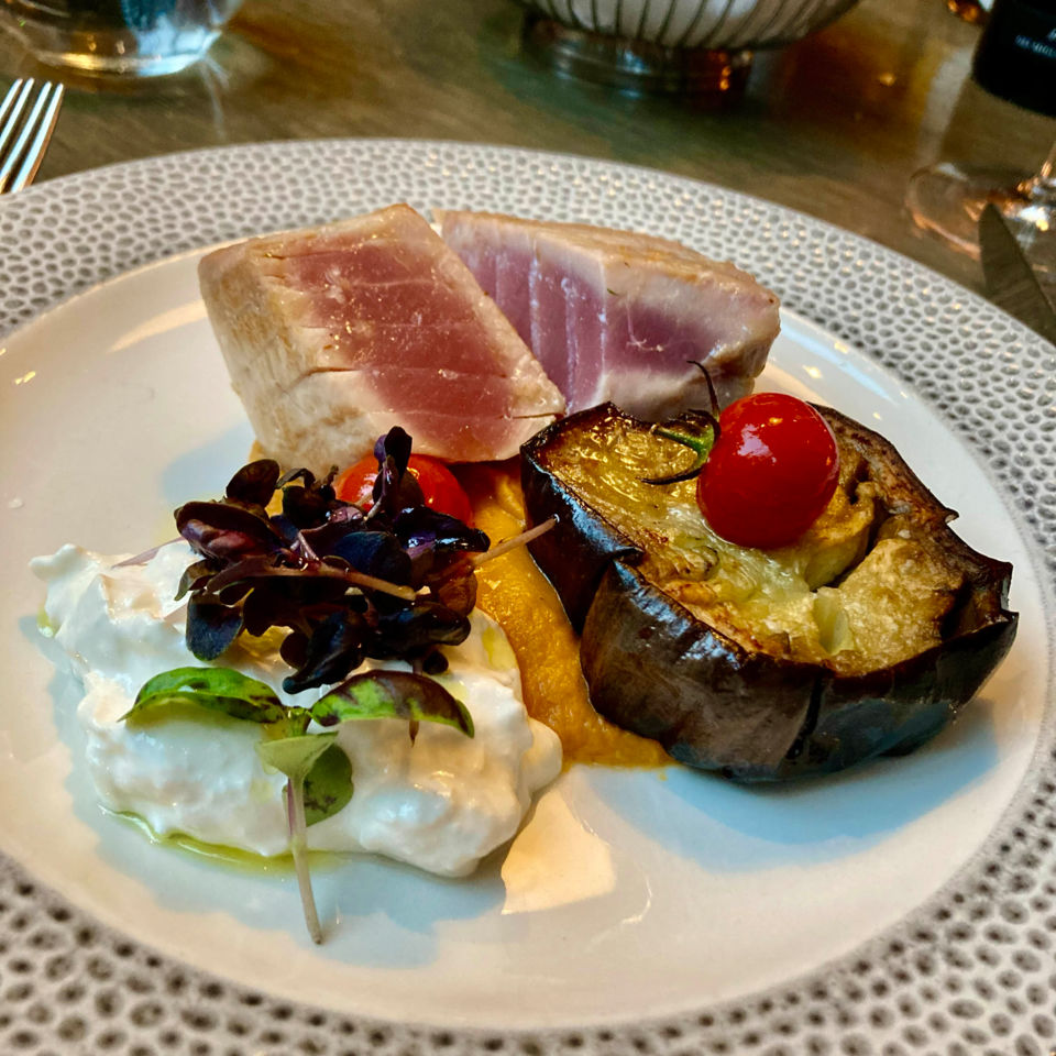 The perfectly seared tuna steak