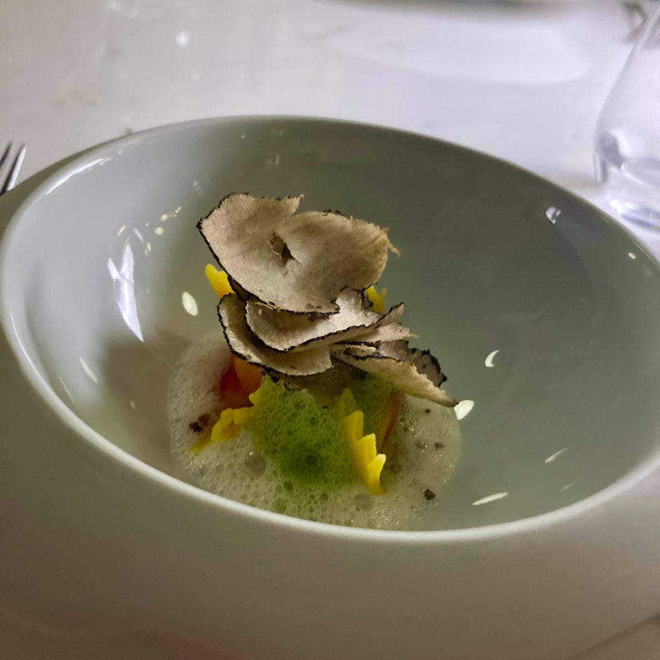 Cappalletti with slices of truffle