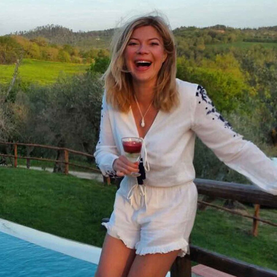 ANNA-HART-2