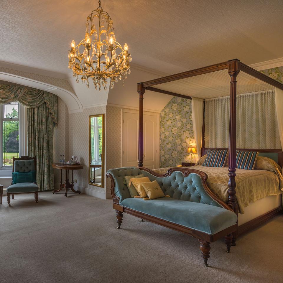 Maple-four-poster-room