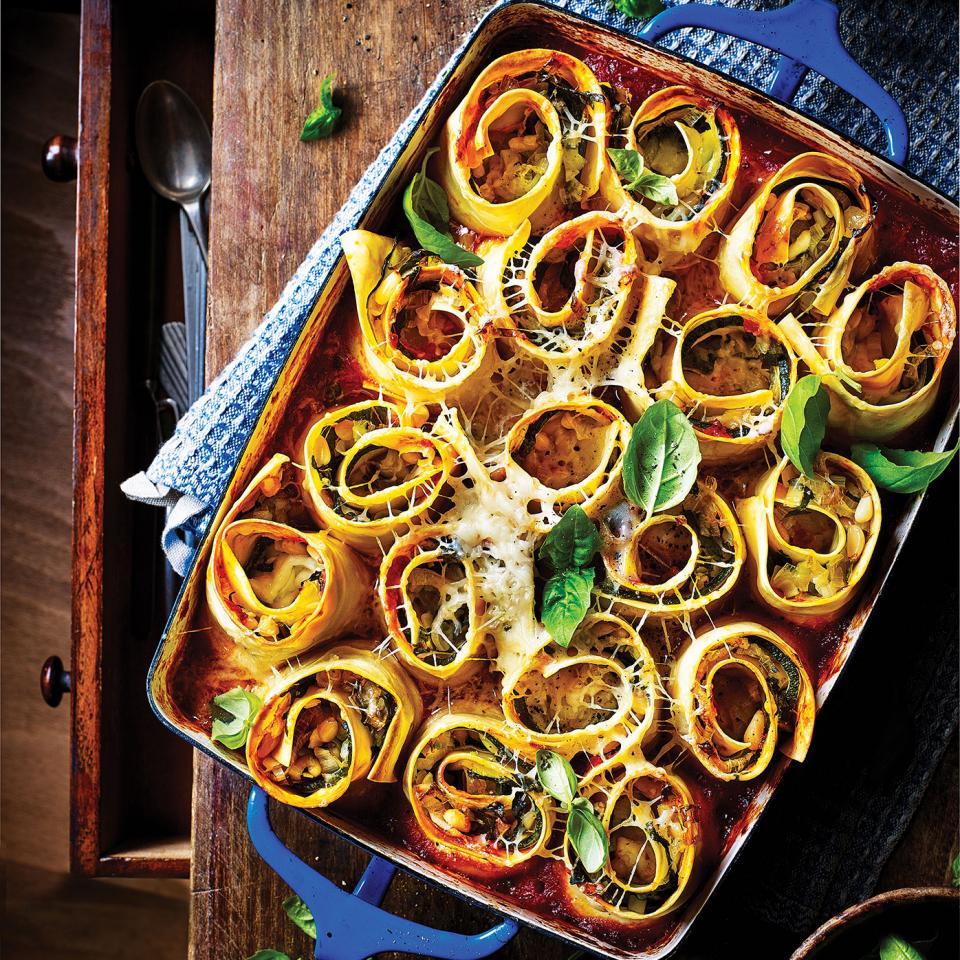 Cheesy veggie lasagne rolls