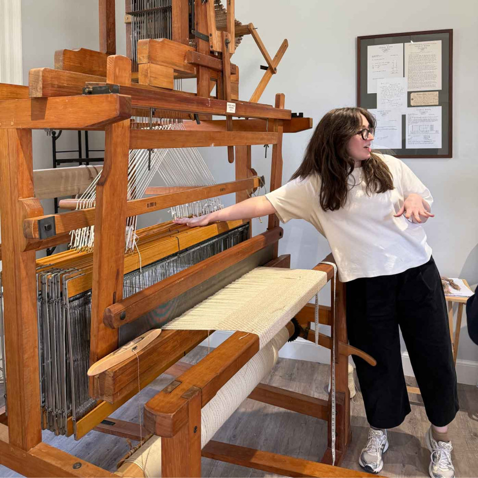 Weaving tartan on heritage looms at Araminta Campbell's atelier © John Hersey