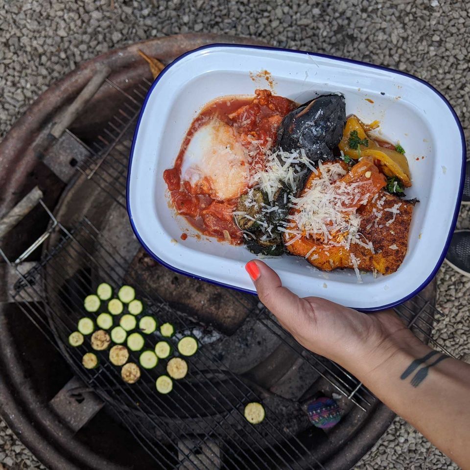 Fire-licked shakshuka