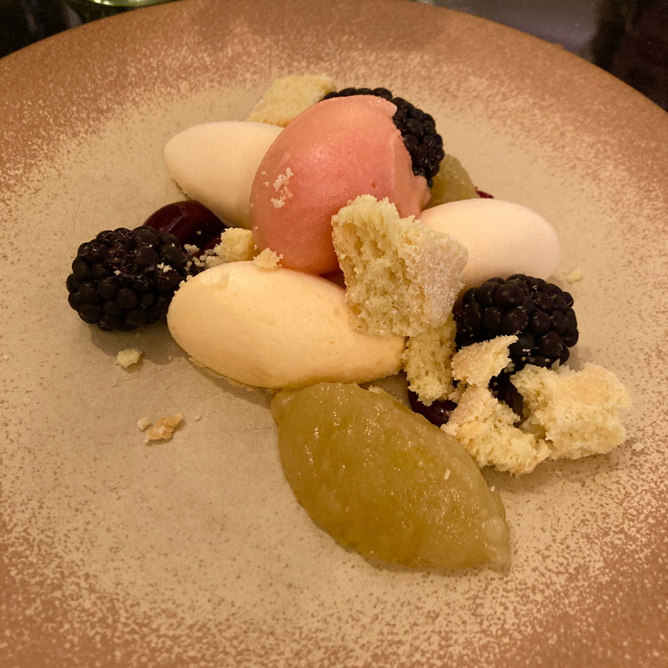 Blackberry and apples