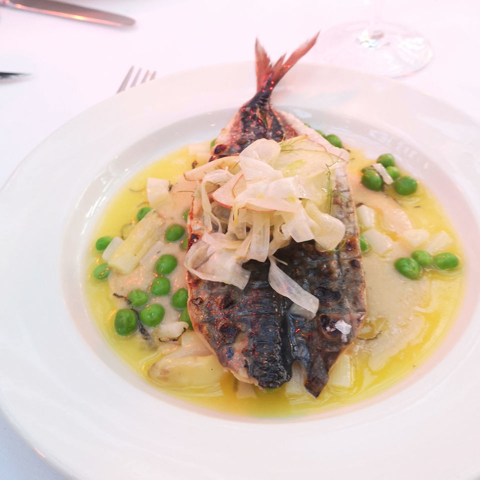 Butterflied mackerel with peas, apple and fennel